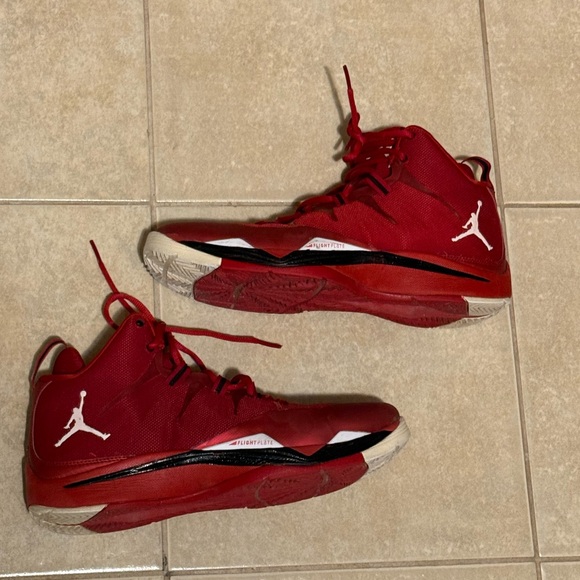 VTG Jordan Flight Plate
Mens Sz 9.5 Red Basketball
Athletic Sports Tennis
Shoes - Picture 9 of 13